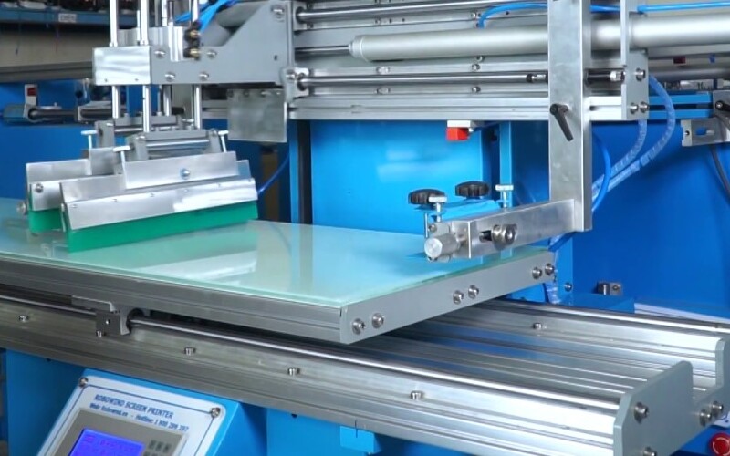 Ứng dụng mực in lụa công nghiệp Kingda trong nhà máy điện tử